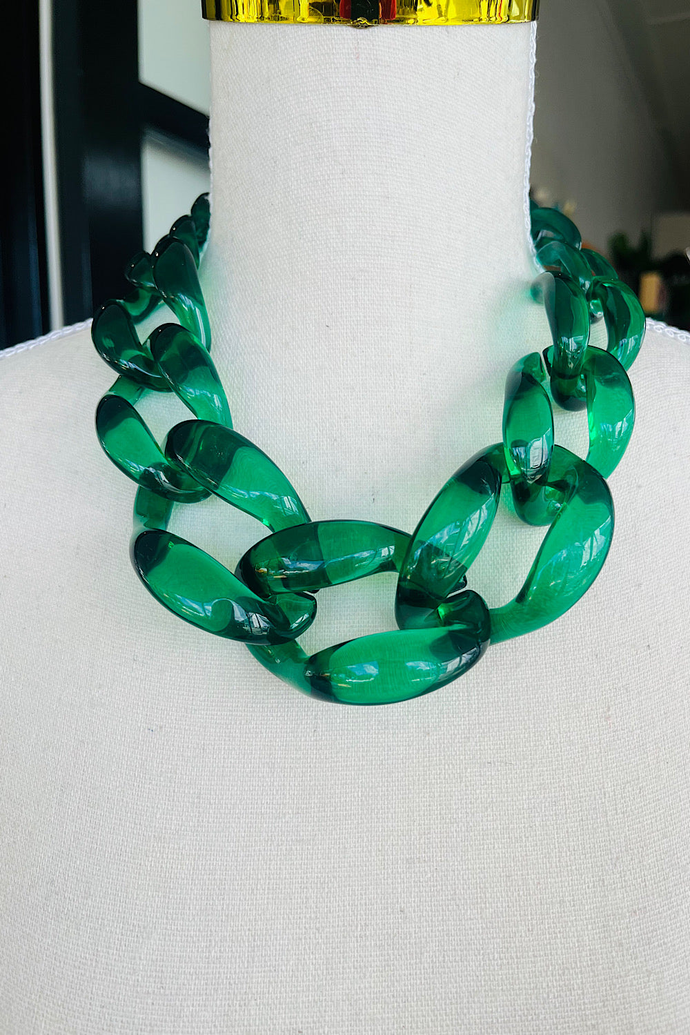 YOU'VE CHAINGED NECKLACE NEON EMERALD