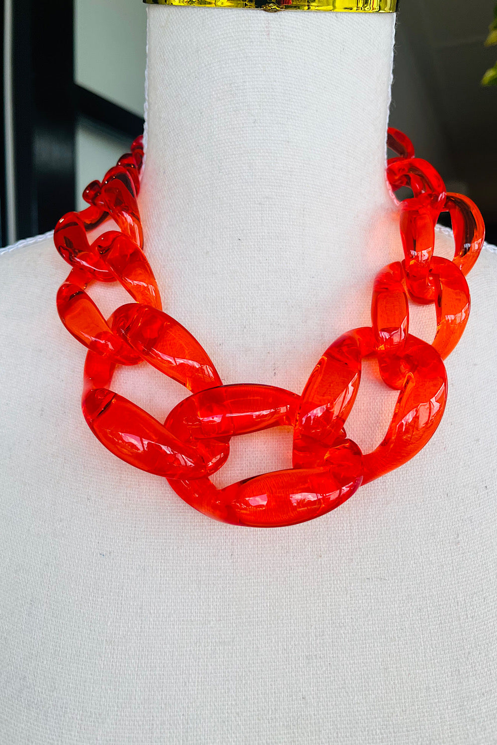 YOU'VE CHAINGED NECKLACE NEON ORANGE