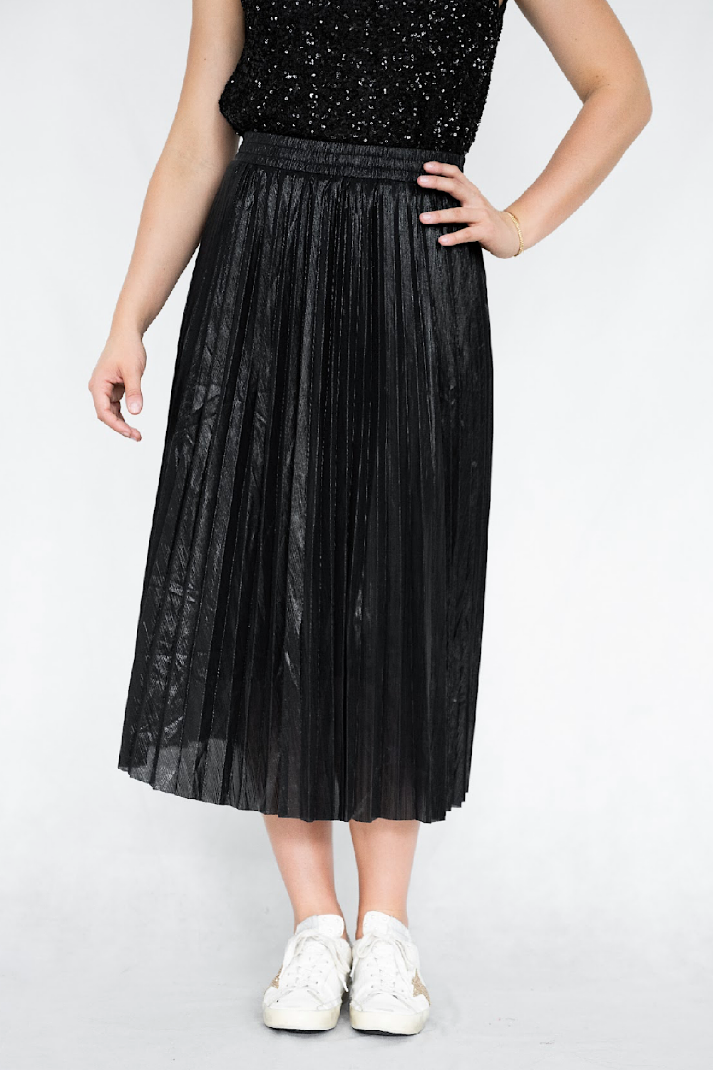 DATE NIGHT PLEAT SKIRT BLACK