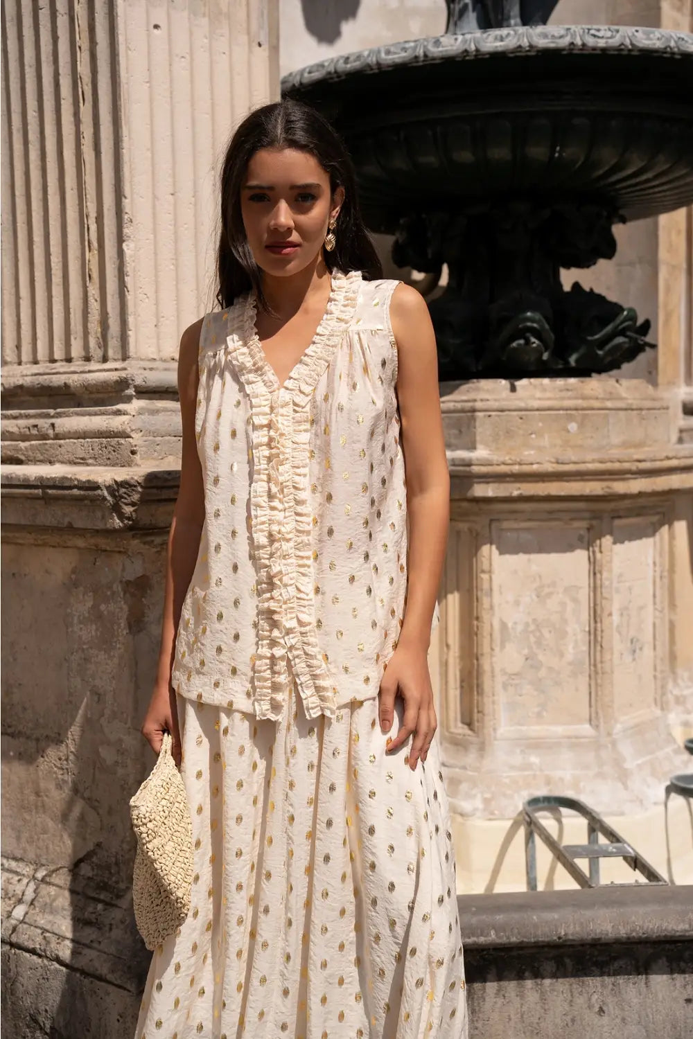 IT'S GOLDEN SLEEVELESS BLOUSE
