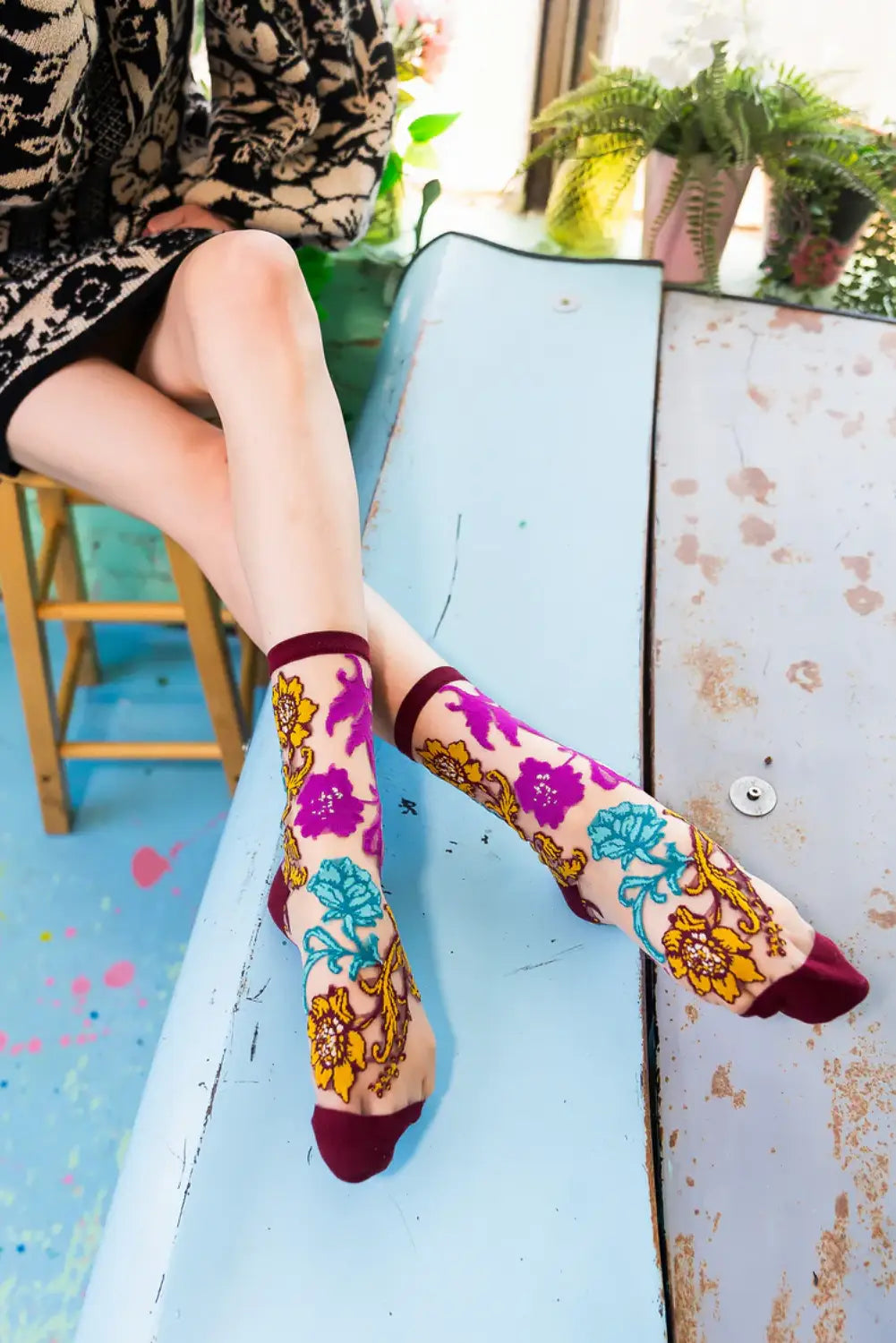 GEM GARDEN SHEER CREW SOCKS