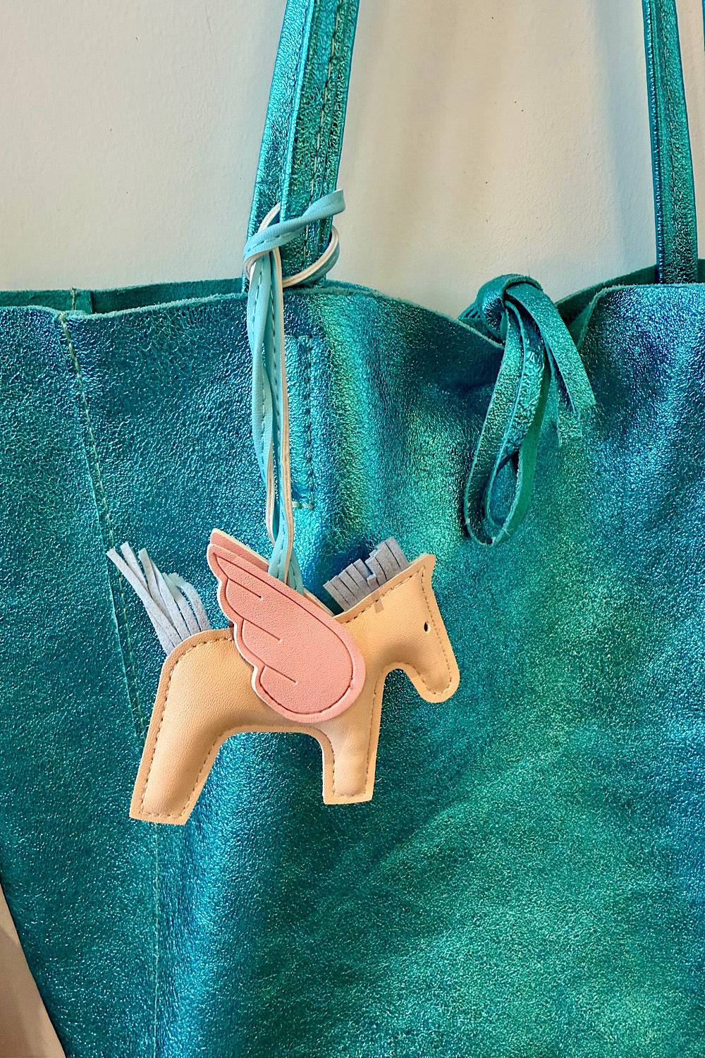 BAG CHARM WINGS NUDE