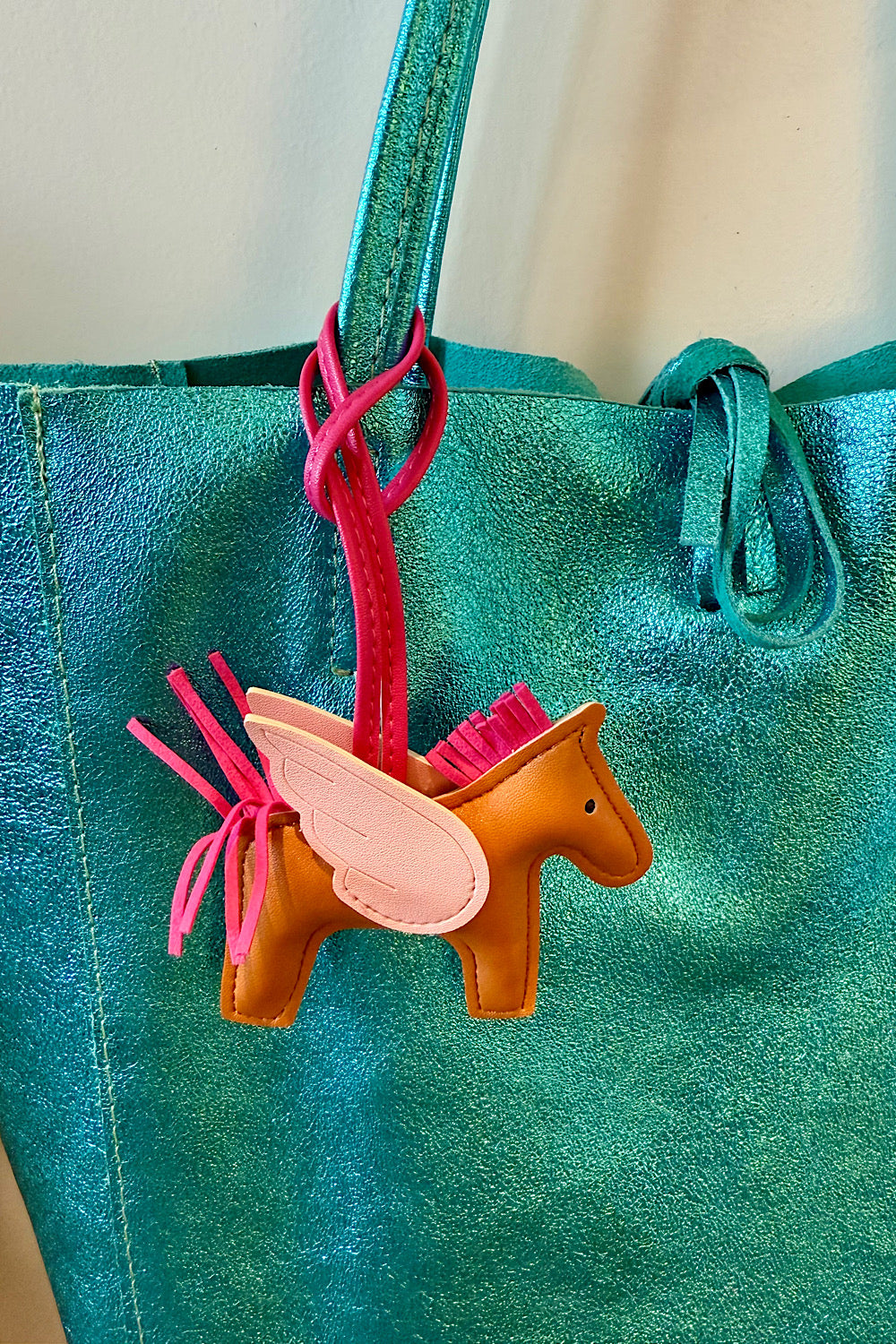 BAG CHARM WINGS TAN