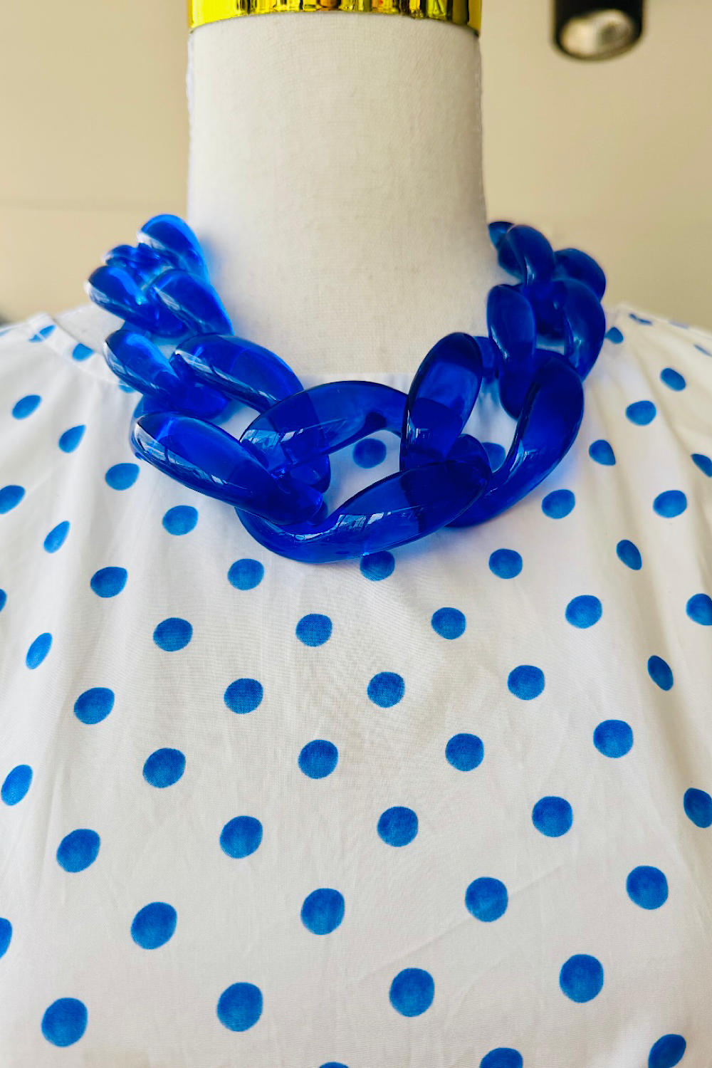 YOU'VE CHAINGED NECKLACE NEON BLUE
