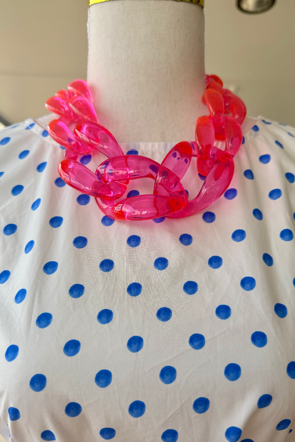 YOU'VE CHAINGED NECKLACE NEON CORAL