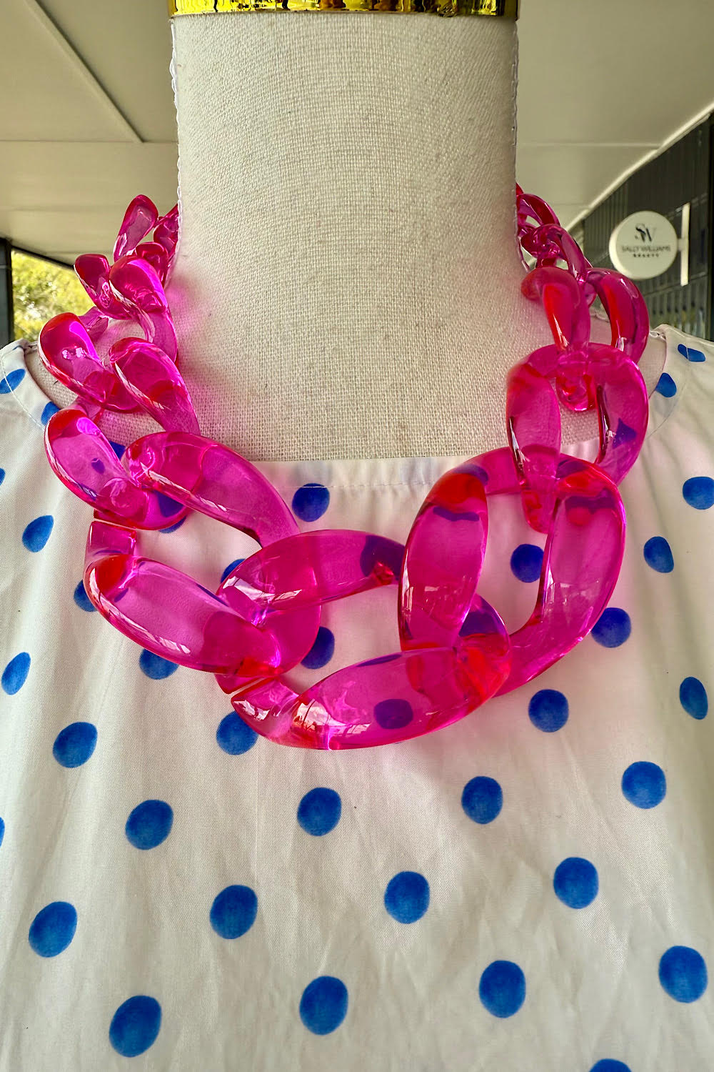 YOU'VE CHAINGED NECKLACE NEON PINK