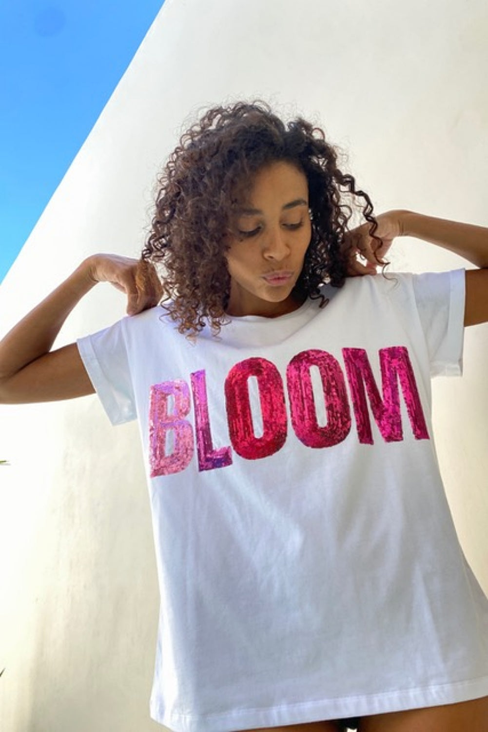 BLOOM TEE WHITE & PINK SEQUINS