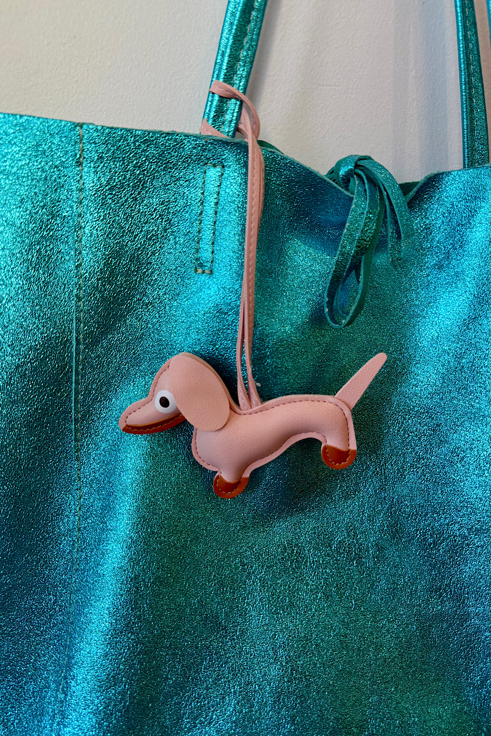 BAG CHARM SAUSAGE DOG PINK