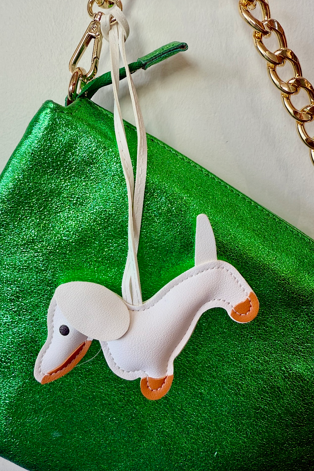 BAG CHARM SAUSAGE DOG WHITE