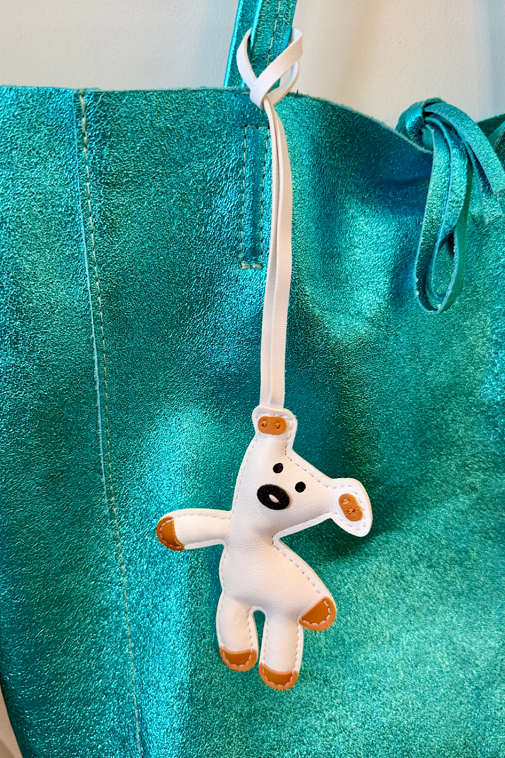 BAG CHARM TED WHITE