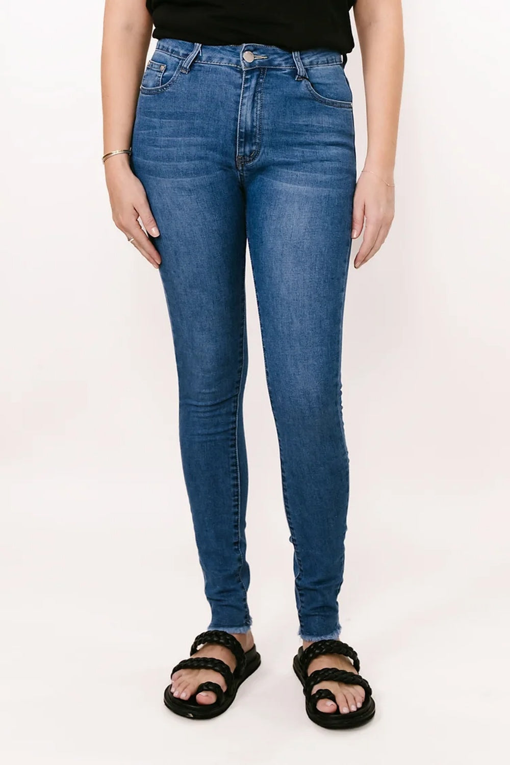 THE STRAIGHT LEG JEANS