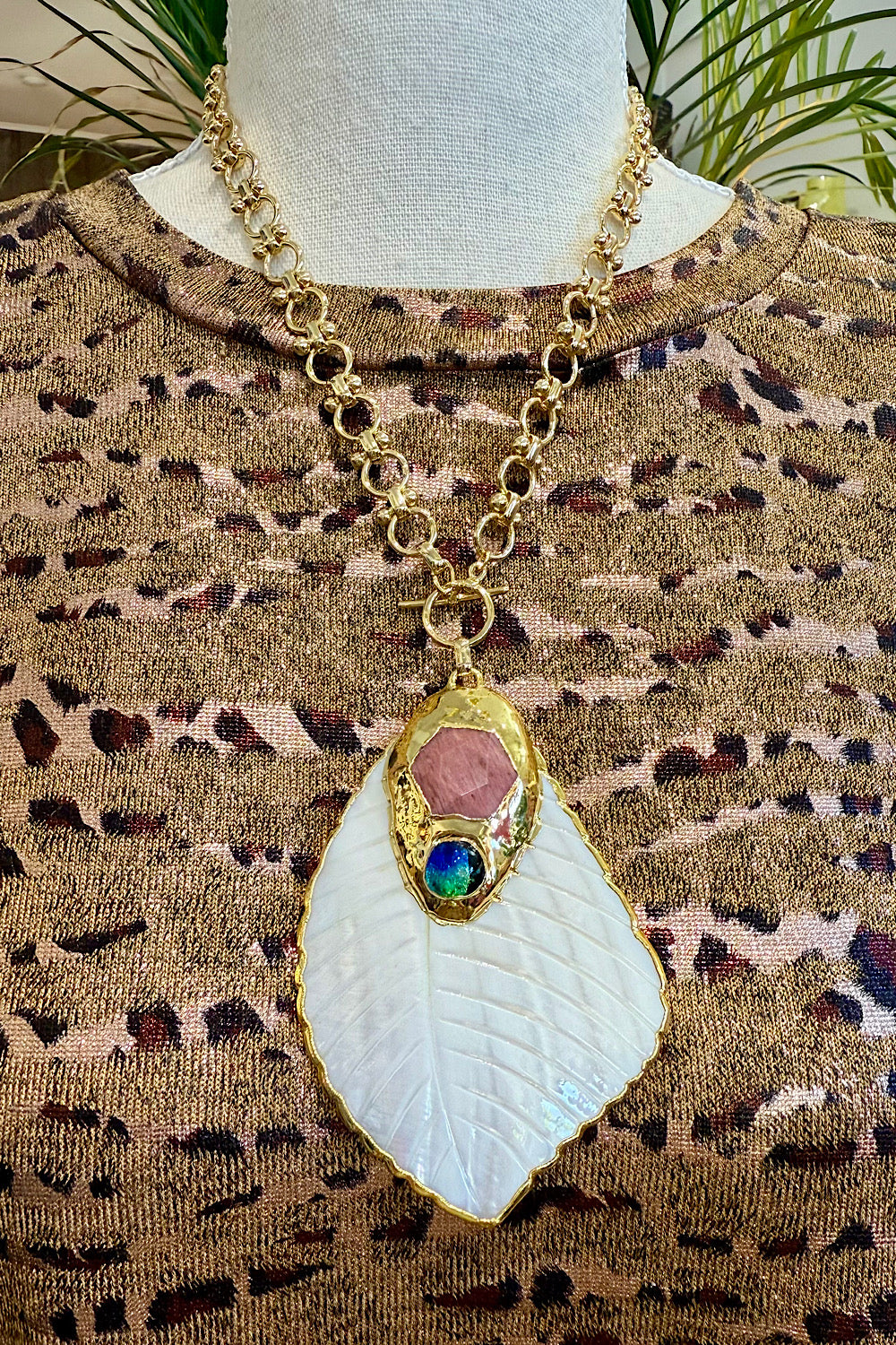 UNDINE PENDANT NECKLACE